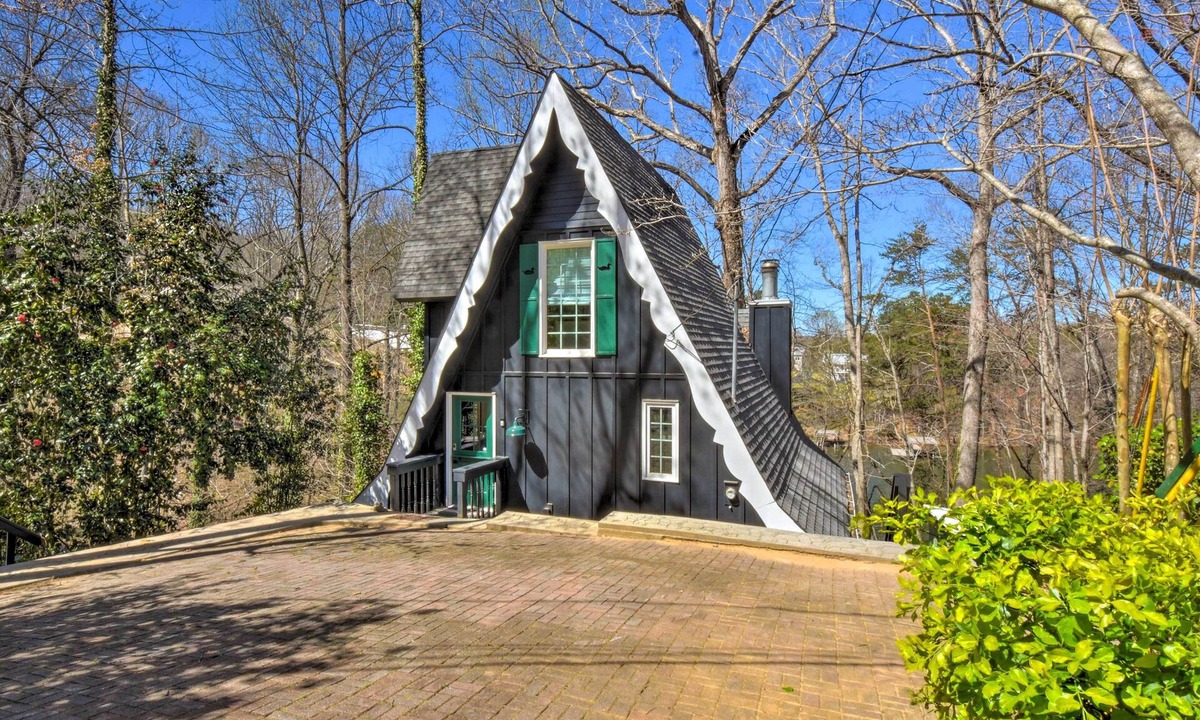 Gainesville Cabin | Charming Gainesville Cabin w/Private Dock!