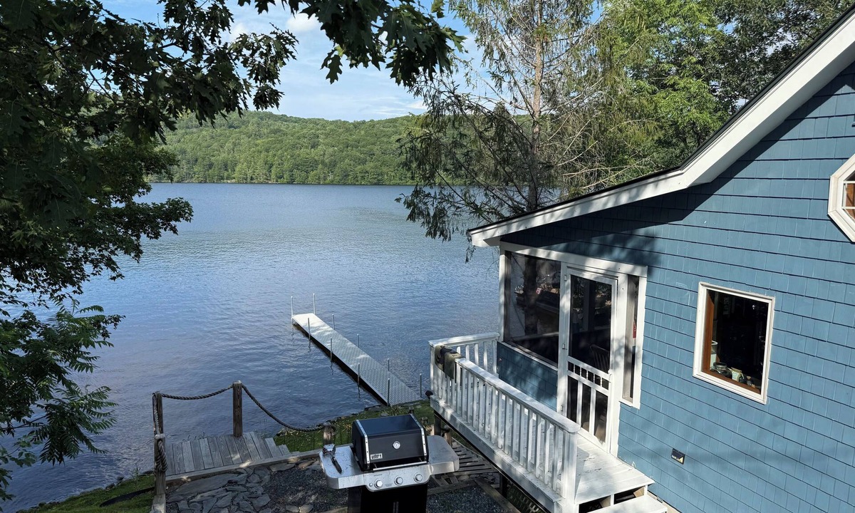 Enfield House | Charming Lakefront Cottage on Lake Mascoma