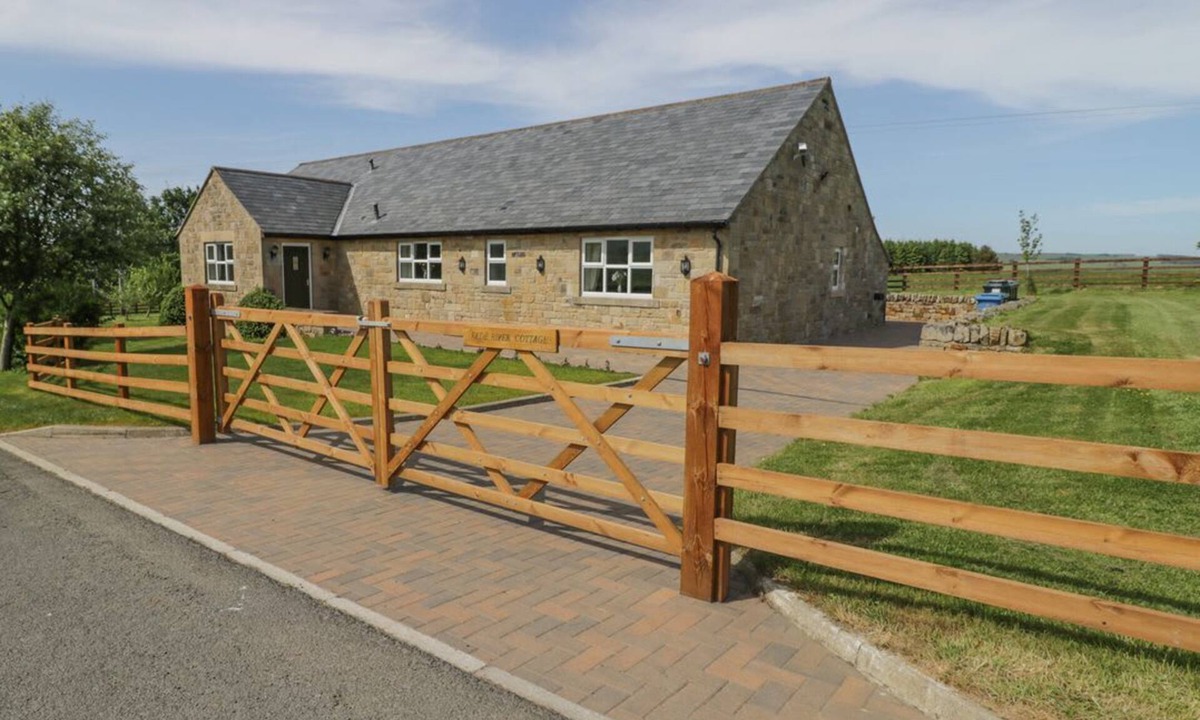Hallington Cottage | Charming Rede River Cottage Retreat