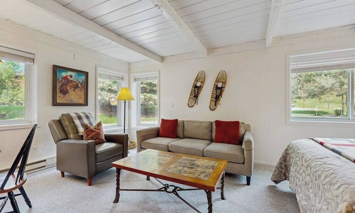 Elkhorn Apartment | Charming, ski-themed studio w/free WiFi, full kitchen - near downtown Sun Valley
