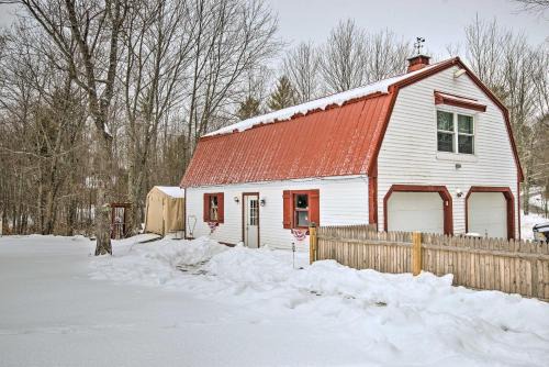 Wells Apartment | Charming Studio < 10 Miles to Wells' Beaches!