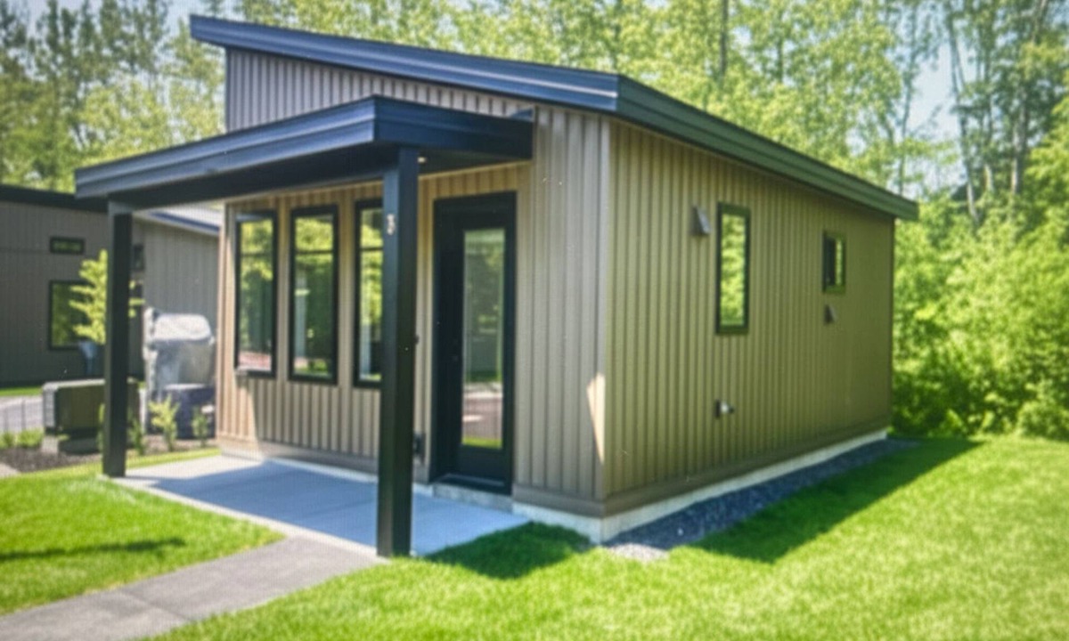 Scarborough Cottage | Charming Tiny Home in Scarborough, Maine
