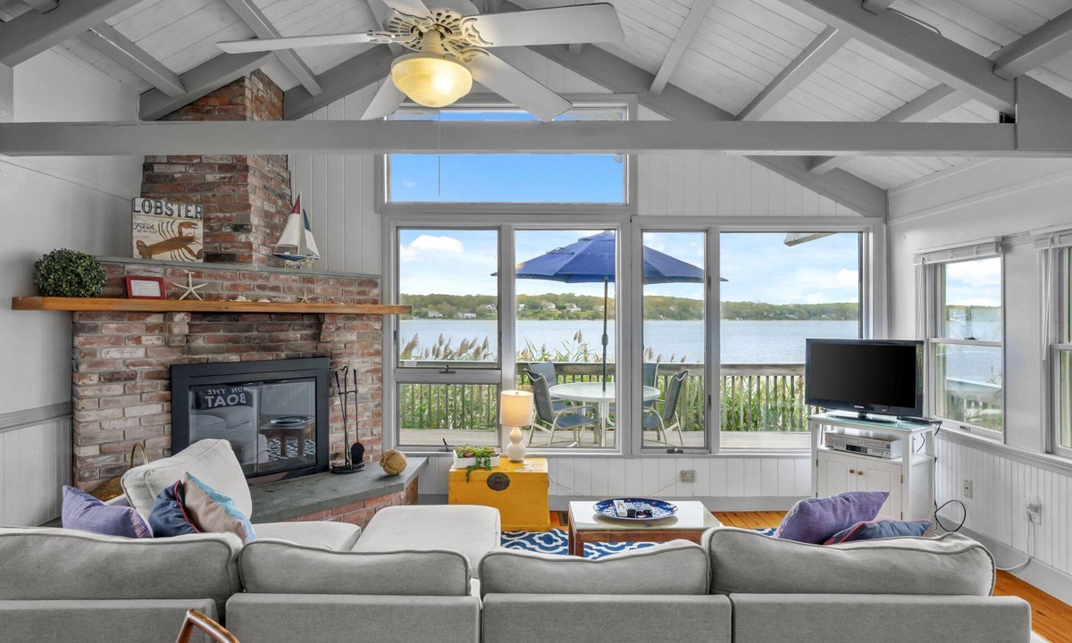 Eastham Cottage | Charming Waterfront Escape Along the Cove