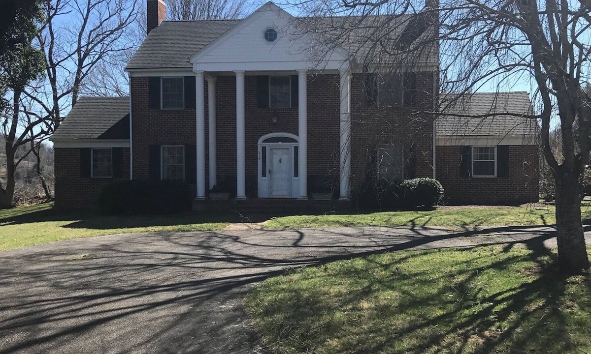 Independence House | Cherry Hill, 5 BR Home Walk to Independence, VA, Grayson Co