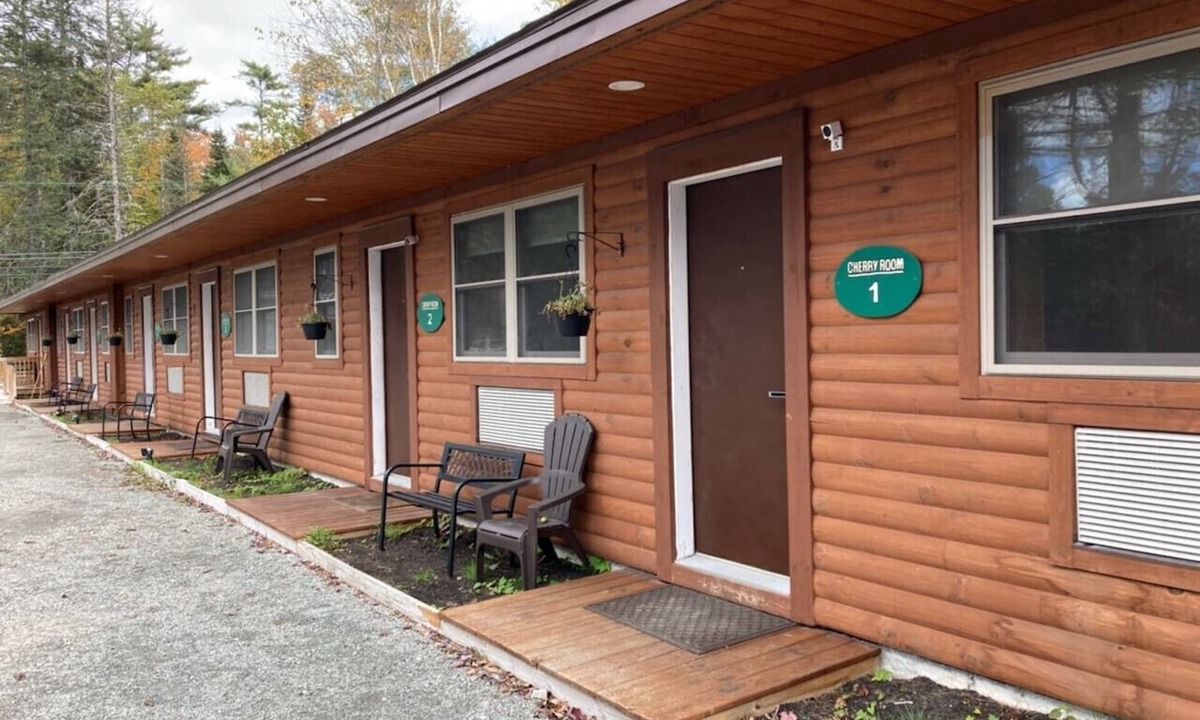 Bethlehem Cabin | Cherry Lodge #6: Comfortable King Room Escape