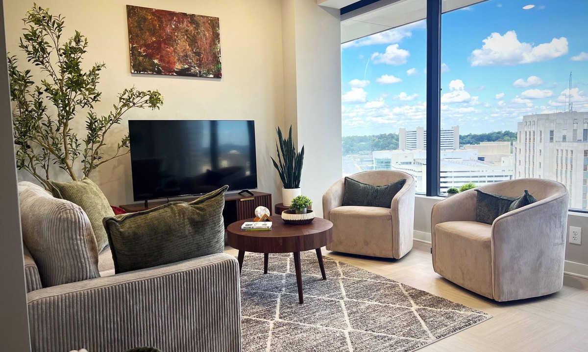 Birmingham Apartment | Chic Downtown Apartment - Prime Location