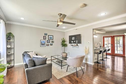 Beechfield House | Chic Townhome w/Deck: 6 Mi to Dtwn Baltimore