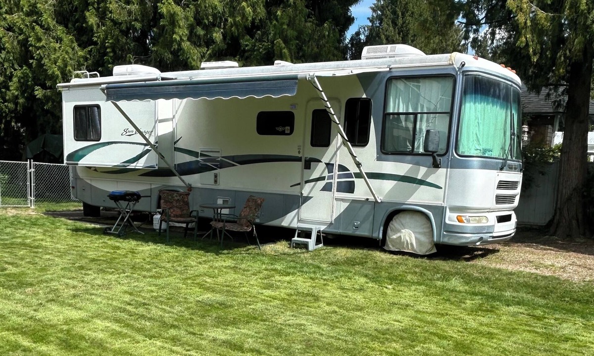 Sicamous House | Class A RV on Tree Streets