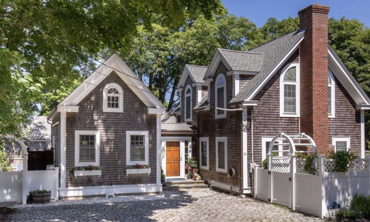 Tisbury House | Classic Downtown Property