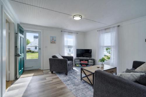 Warwick House | Coastal Gem - Charming 3BR Home, Steps to Beach!