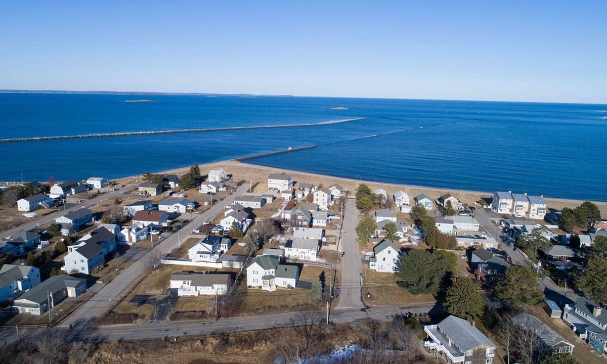 Biddeford House | Coastal private in-law suite on Hills Beach Saco River near OOB KBPT UNE