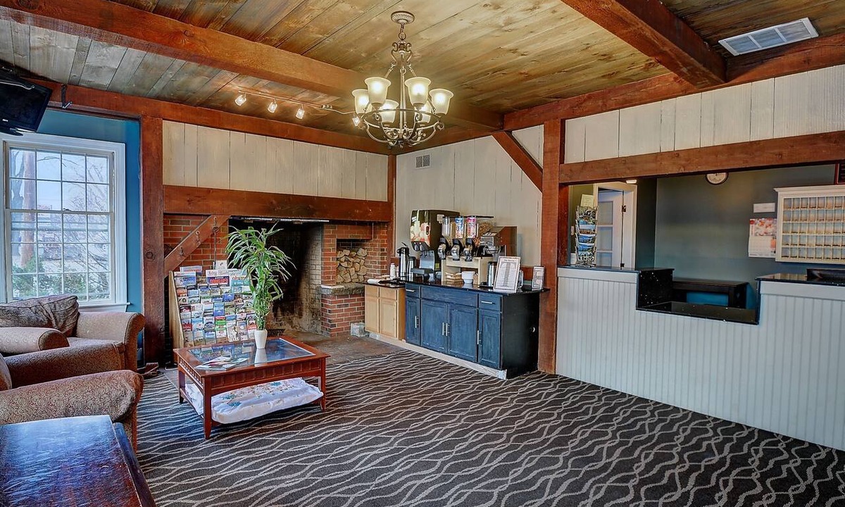 Brattleboro Hotel | Colonial Motel