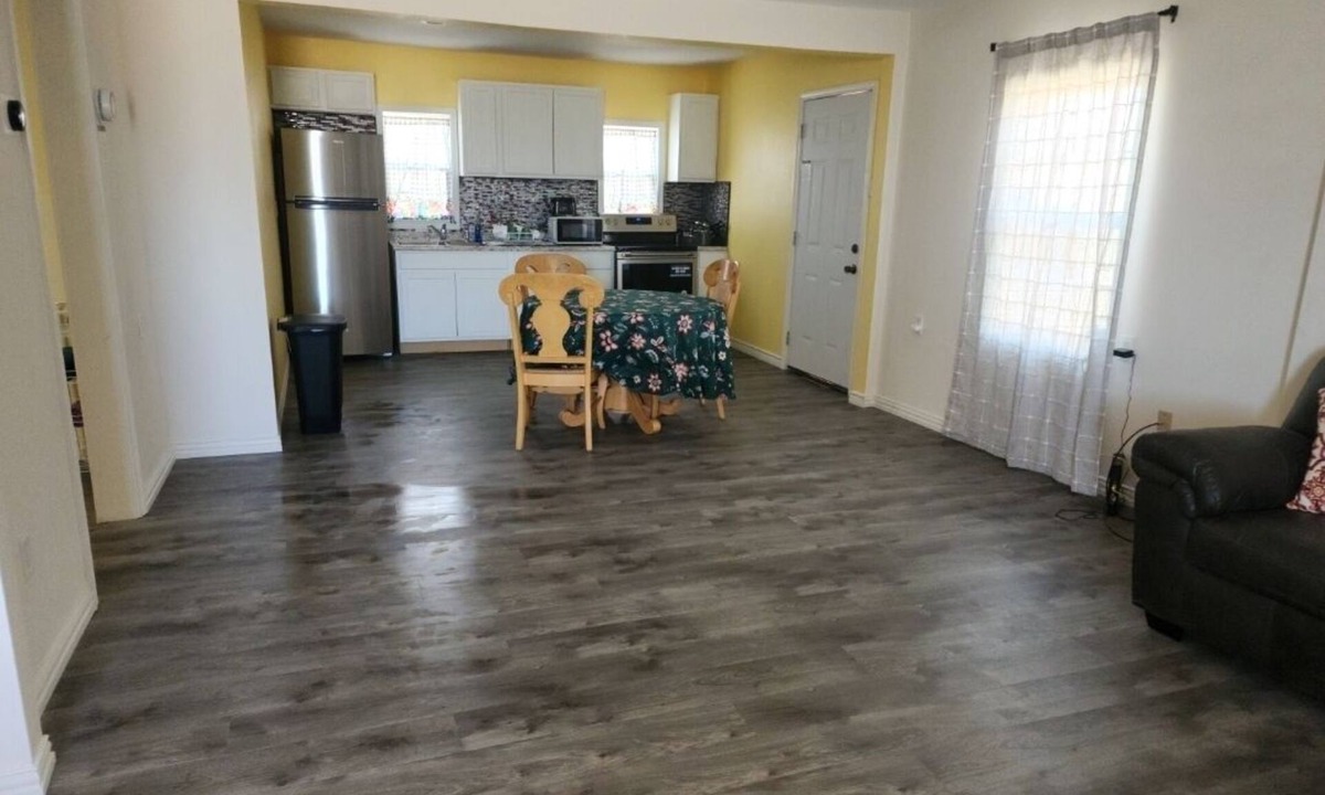 Plainview House | Comfortable 2BR Home Wi-Fi Washer & Dryer Pet Friendly