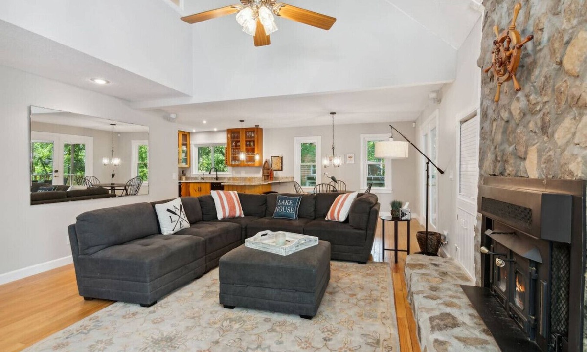 Gainesville House | Comfortable Cabin with private dock