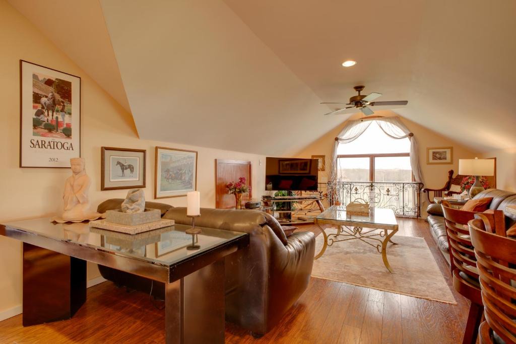 Schuylerville House | Comfy Schuylerville Carriage Getaway with Views