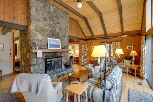 North River House | Community Perks: Retreat w/Thirteenth Lake Access