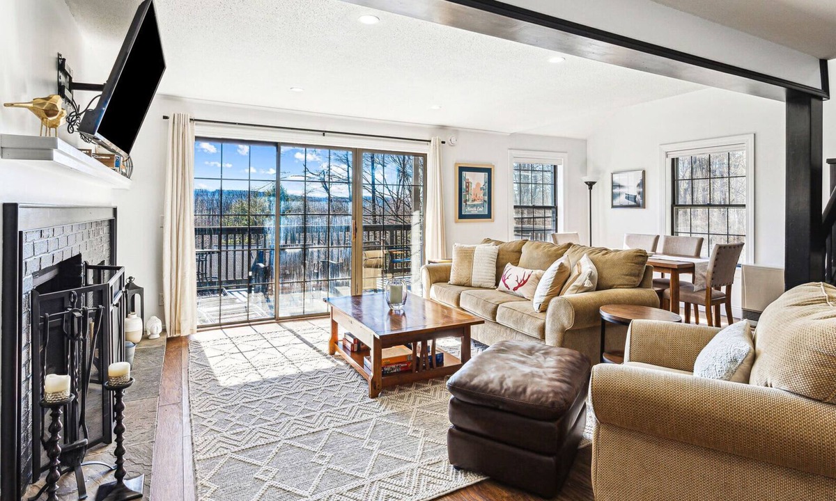 West Hartford Condo | Condo with Fireplace, Sugar Hill