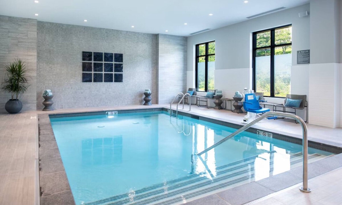Waltham Hotel | Contemporary Room | Free Breakfast, Parking & Gym Access