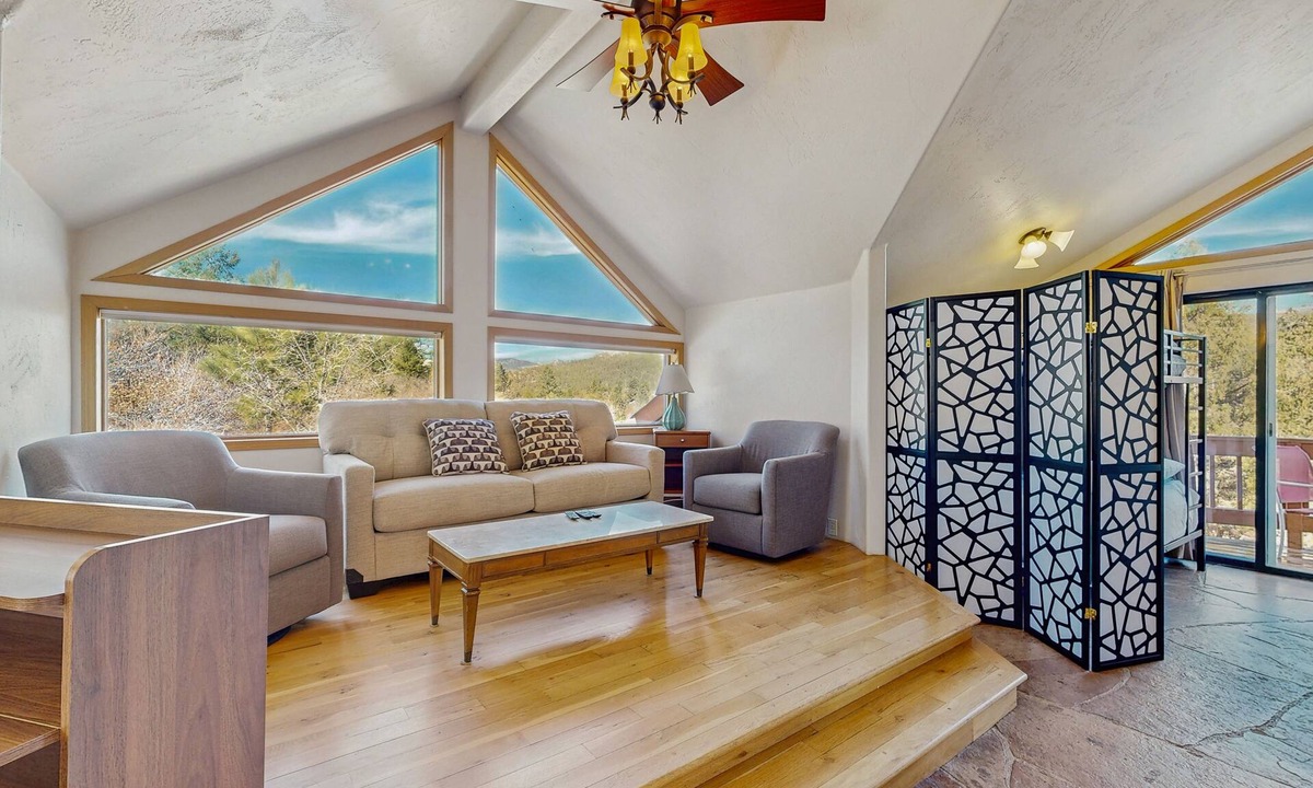 Durango House | Conveniently located home w/full kitchen, wifi & private w/d