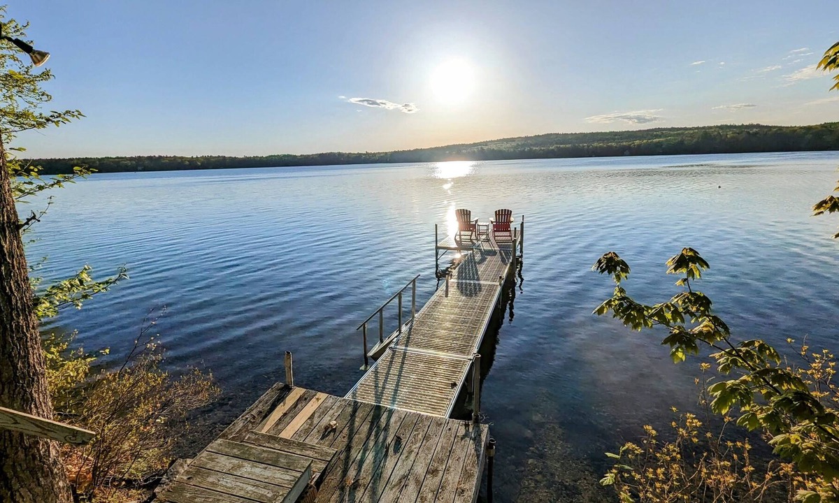 Deerfield Cottage | Cottage with Private Dock on Pleasant Lake Deerfield, NH