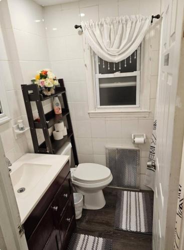 Elmont House | Cozy 111