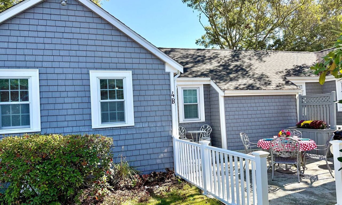 Hyannis Cottage | Cozy Cape Cod Cottage- Steps from the Ocean, 2 Bedrooms!