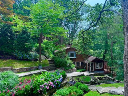 Greenwich House | Cozy Riverfront Cottage - Pool, Hot Tub, 35 min NYC
