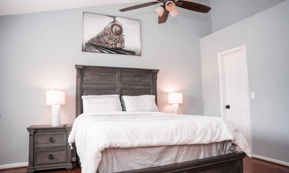 Springfield House | Cozy Springfield Townhome/WIFI/Pet Friendly