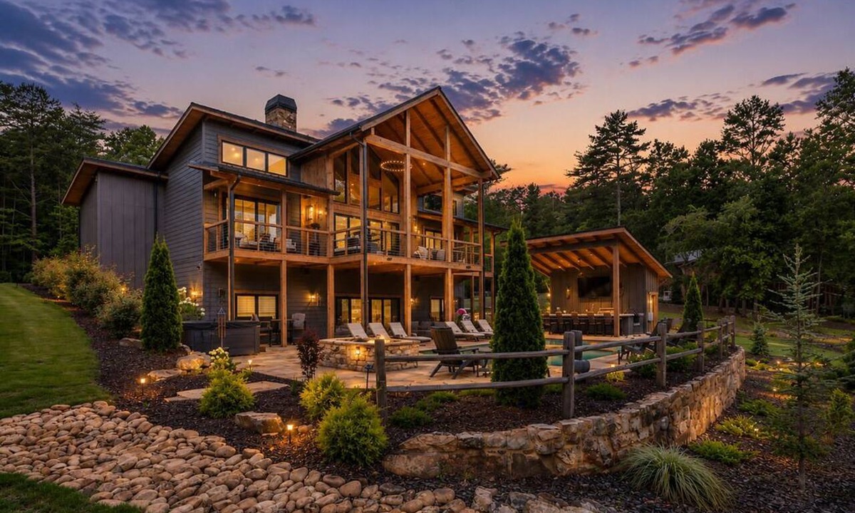 Epworth House | Creekside Mountain Manor|Luxury|Pool|Creek Access