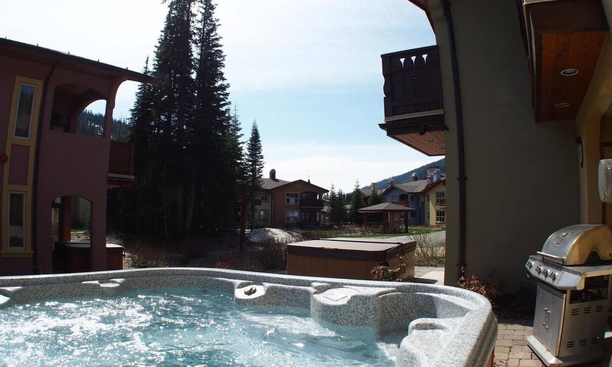 Sun Peaks House | Crystal Forest #04