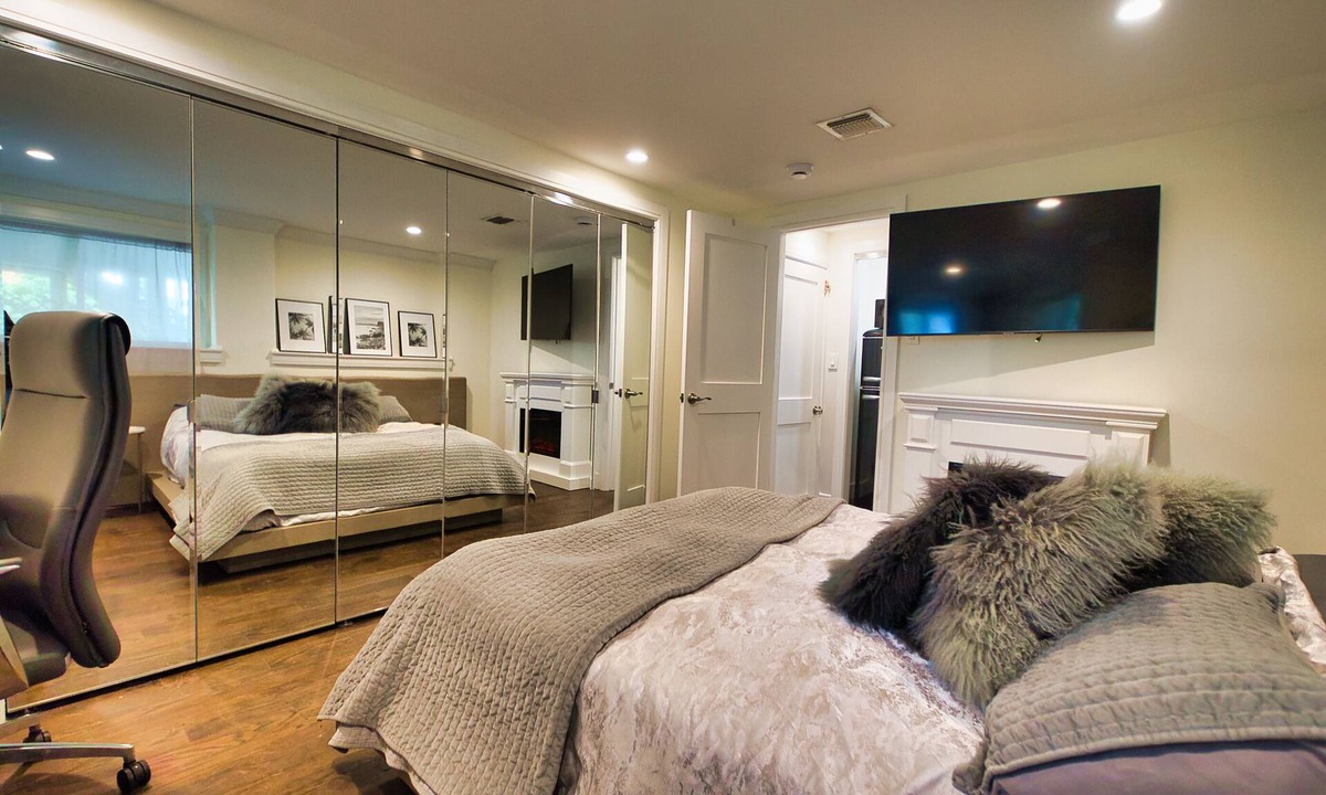 Jericho Apartment | Curated Private One Bedroom Suite Steps from Shops, Equestrian Country & NYC 🏙️