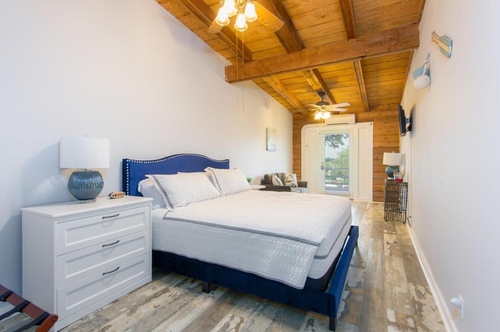 Darien Hotel | Darien Dockside Inn