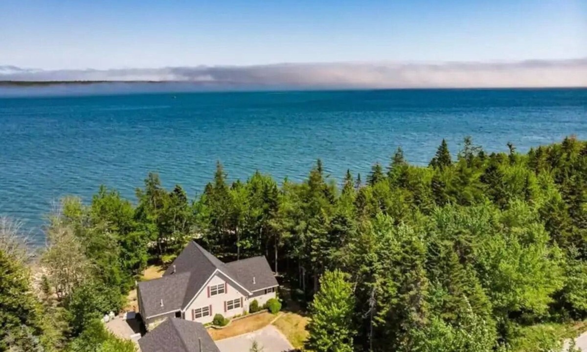 Corea Ski Chalet | Designer Beachfront Chalet w/Theater, Arcade & Beach Firepit Near Schoodic