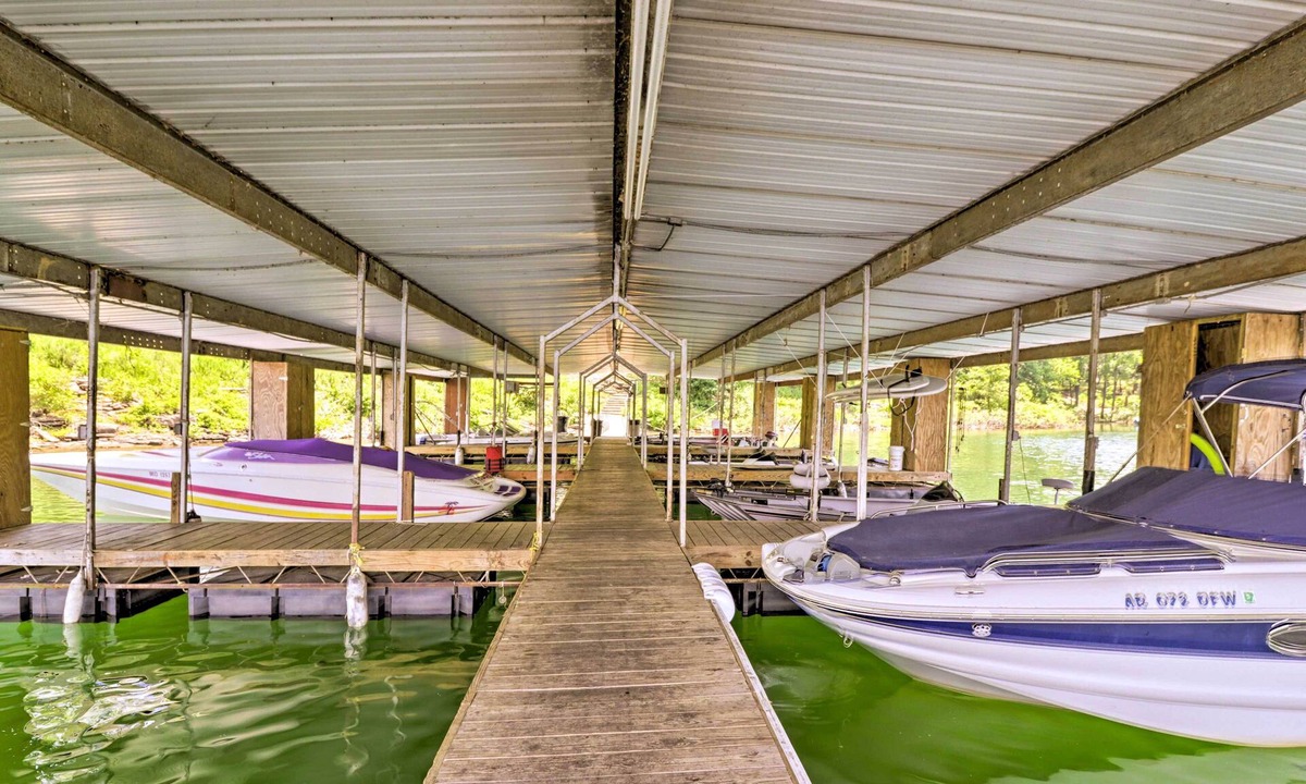 Greers Ferry Cabin | Devil’s Fork Resort Cabin w/Designated Boat Slip!