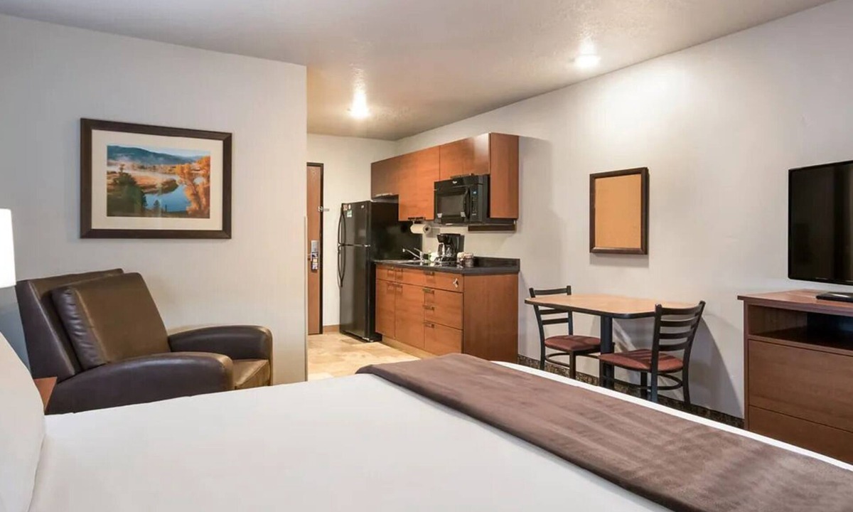 Meridian Hotel | Discover Meridian from Room w/Kitchen, Pet-Friendly Vibes!
