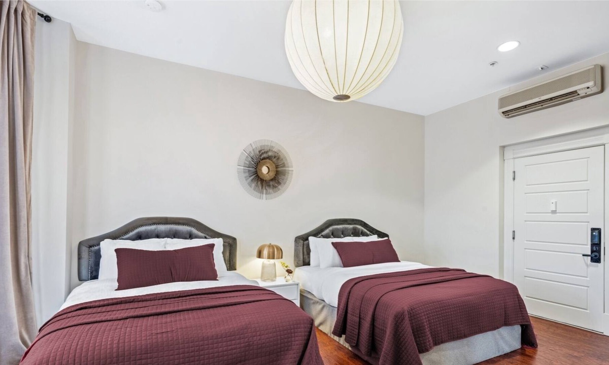 Bolton Hill Hotel | Double Bed Cozy Studio in Historic Mt. Vernon