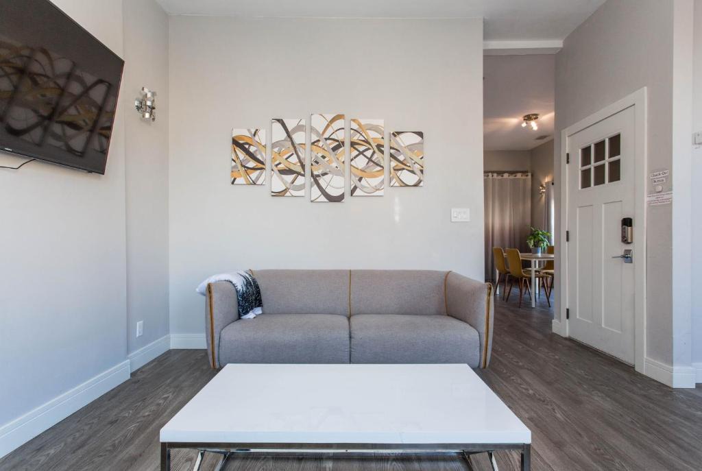 Lakeview Apartment | Double Play Wrigley - Prime Location Across from Wrigley Field & Transit - 2BR Apts