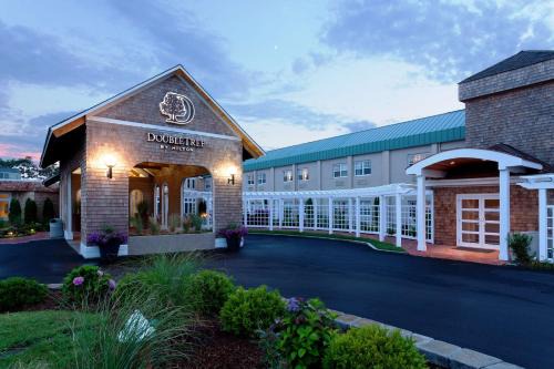 Hyannis Hotel | DoubleTree by Hilton Cape Cod - Hyannis