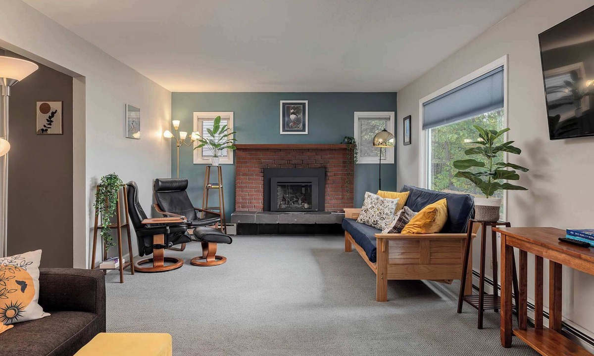 Fairview House | Downtown Anchorage Gem - 3 Bedroom with Hot Tub
