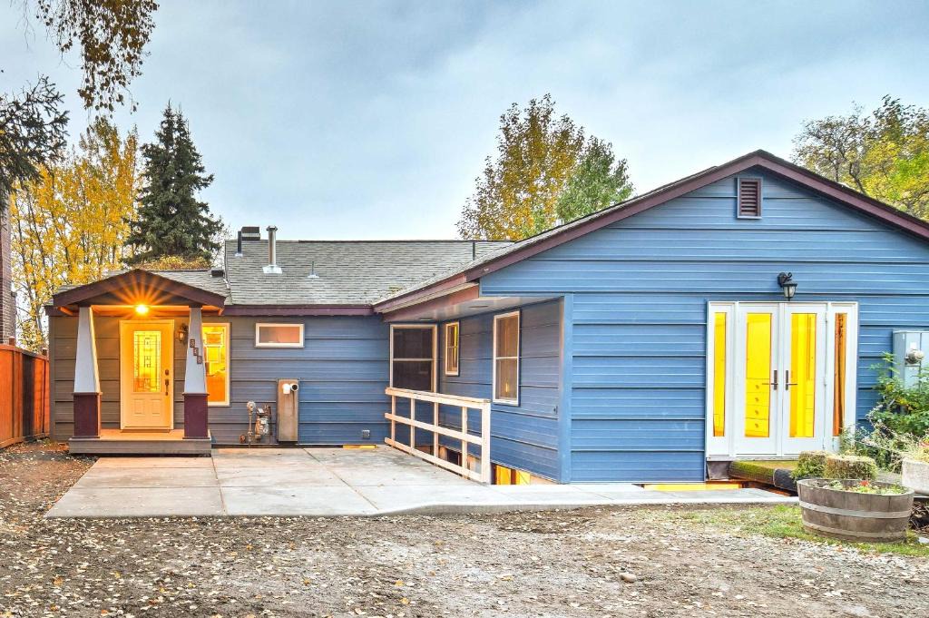 South Addition House | Downtown Anchorage Home, 1 Block to Coastal Trail!