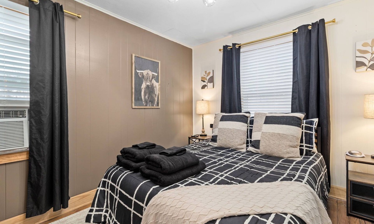 Chattanooga House | Downtown Oasis Walk to UTC, Zoo & Erlanger Pets