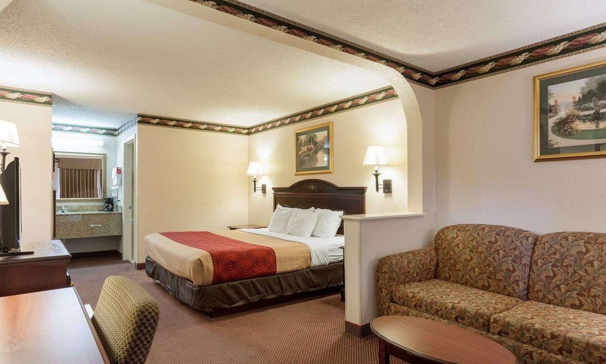 Grenada Hotel | Econo Lodge Grenada