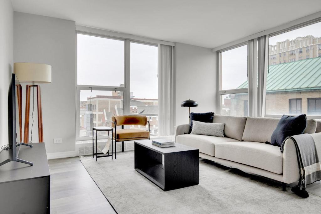 Edgewater Beach Apartment | Edgewater Studio w Gym Deck Lounge nr L CHI-657
