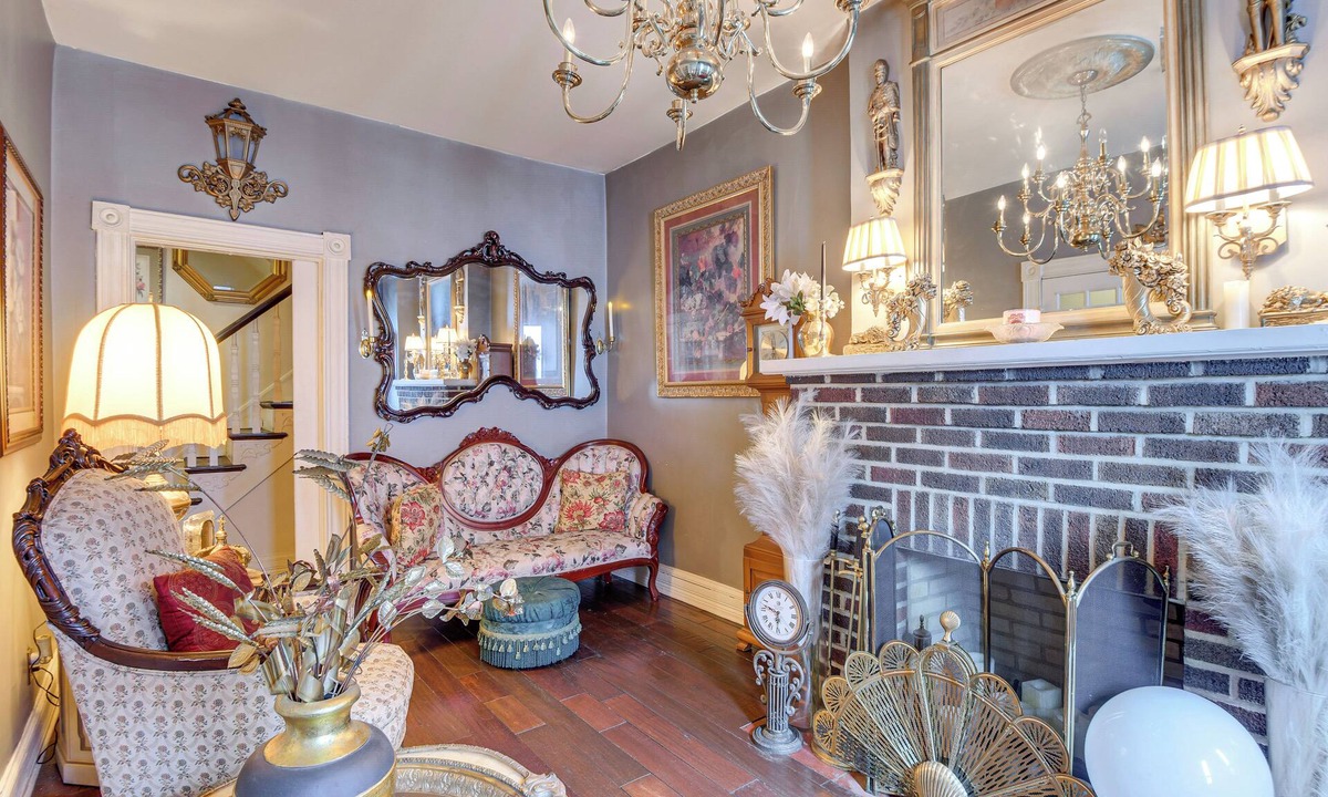 Downtown Baltimore House | Elegant Upton Rowhouse 2 Mi to Inner Harbor!