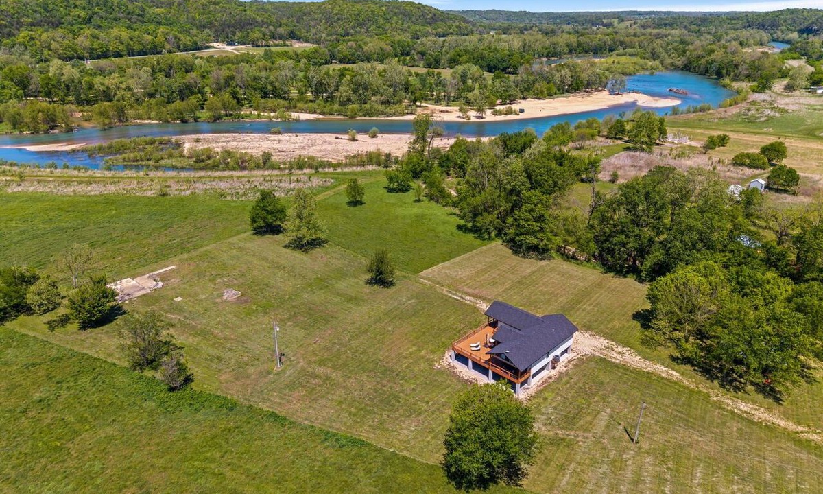 Noel House | Elk View-Access Elk River-Rural Acreage-Huge Patio