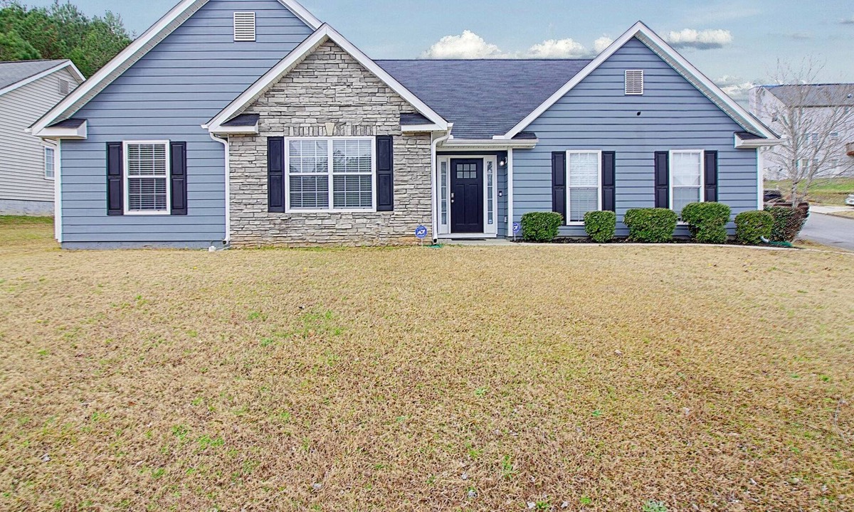 Fairburn House | Embellished Sapphire Home 10 mins to Atl Airport
