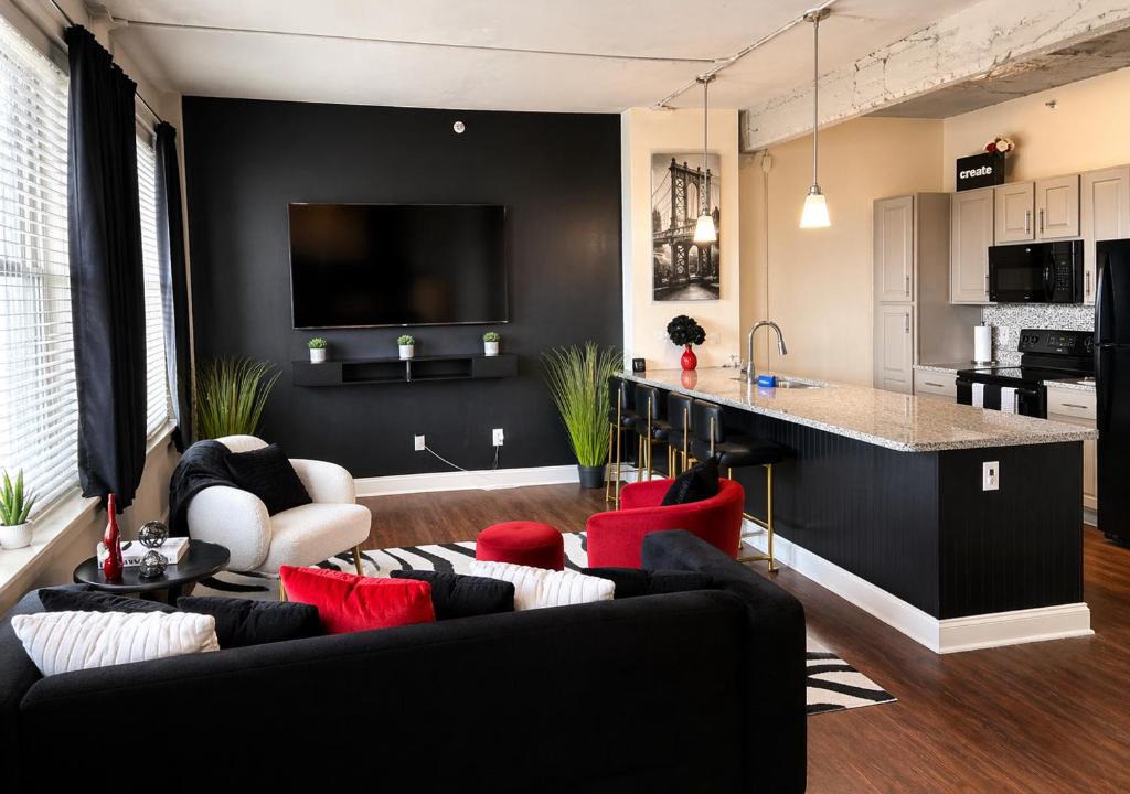South Main Historic District Apartment | EMLuxe