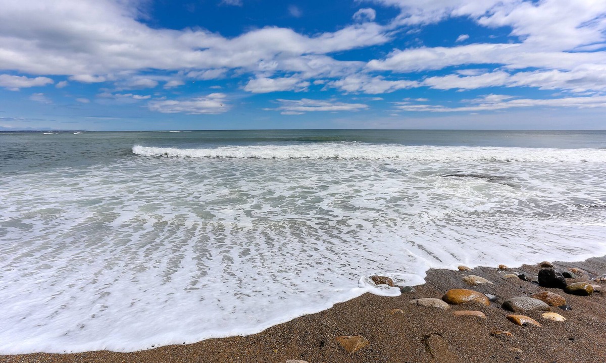 Wells Cottage | Endless Summer Beach Escape - 1 Mi to Moody Beach