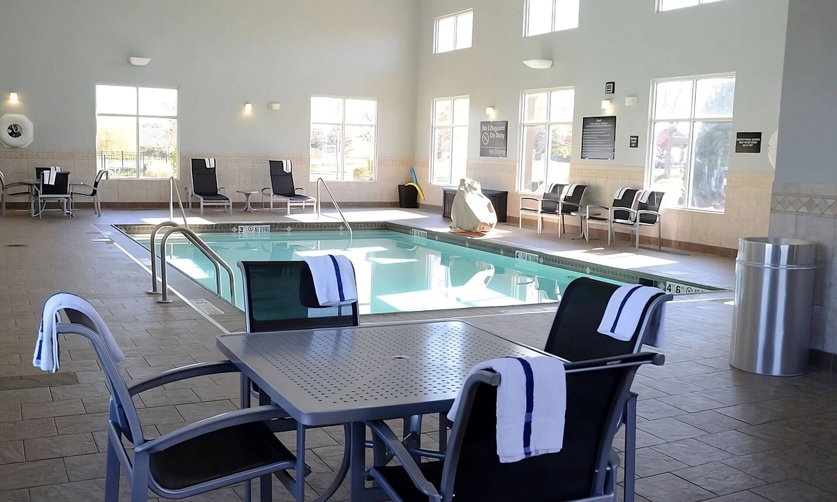 Athens Hotel | Everything You Need For The Perfect Vacation! 4 Units, Pool, Free Breakfast!