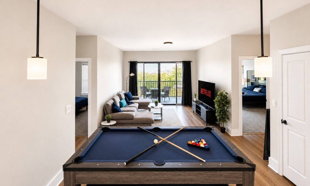 Glen Iris Apartment | Executive 3BR Downtown Birmingham with Game Table